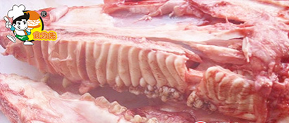 温州永嘉猪头排的做法项目实操内容二 猪头骨的处理，汤料的熬制；
