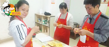 港式甜品项目实操内容四 老师教学员港式甜品的调配与制作；学员学习港式甜品经营定价原则。