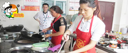 湘味木桶饭的做法项目实际操作内容四 学员练习各种木桶饭的制作。