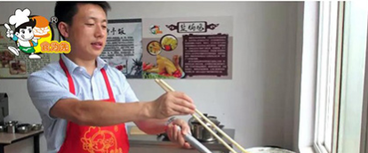 炸鸡排的做法项目实际操作内容四 鸡排半成品的制作过程、半成品炸制方法了、台湾鸡排的销售技巧
