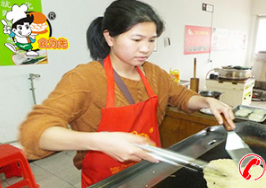 台湾手抓饼的做法项目实操内容四 手抓饼烤制的手法。