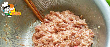 梅干菜扣肉饼的做法项目实操内容二 梅干菜馅料、扣肉馅料的制作；